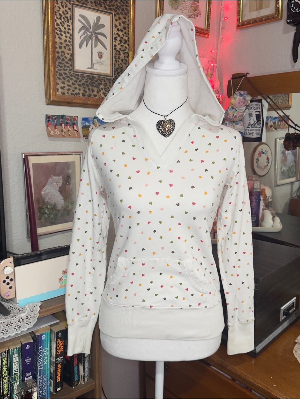Y2K Women’s Heart-Print Hooded Pullover Sweatshirt - White - Picture 2 of 10